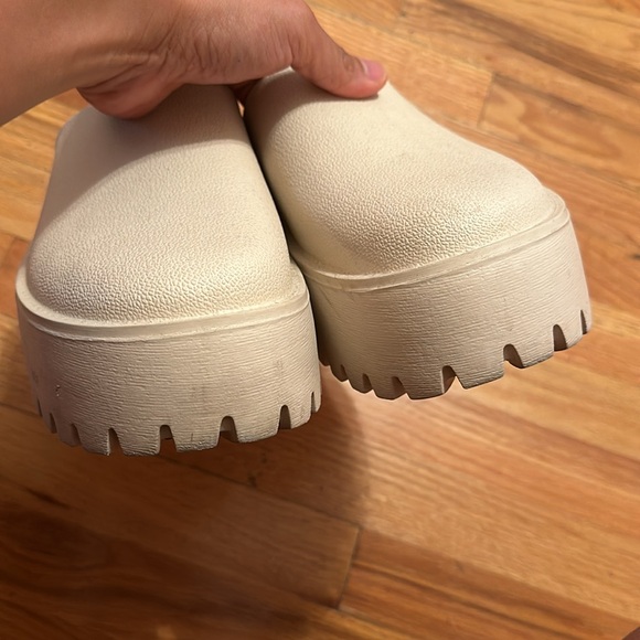 RUBBER LUG SOLE CLOGS - Picture 4 of 8
